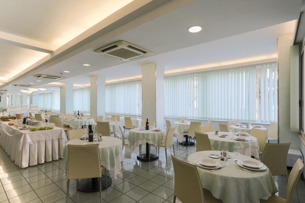 Hotel Ideal Bianchini Riccione Dış mekan fotoğraf